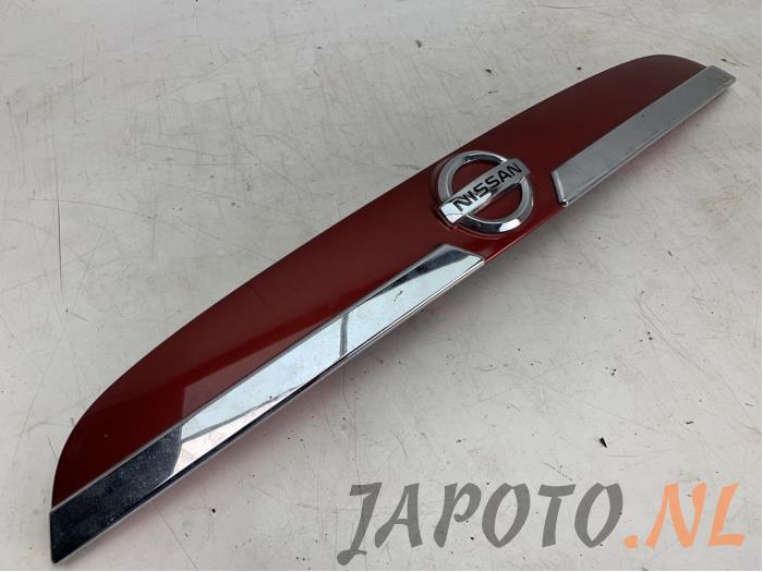 Tailgate handle from a Nissan Juke (F15) 1.6 16V 2011