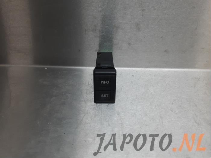 Usados Interruptor Mazda MPV (LW19/69) 2.3 16V Precio € 10,49 Norma de margen ofrecido por Japoto Parts B.V.