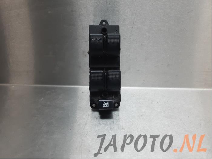 Usados Interruptor combinado de ventanillas Mazda MPV (LW19/69) 2.3 16V Precio € 36,70 Norma de margen ofrecido por Japoto Parts B.V.