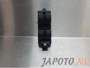 Używane Przelacznik combi okienny Mazda MPV (LW19/69) 2.3 16V Cena € 34,95 Procedura marży oferowane przez Japoto Parts B.V.