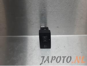 Usados Interruptor faro lhv Kia Venga 1.4 CVVT 16V Precio € 9,99 Norma de margen ofrecido por Japoto Parts B.V.