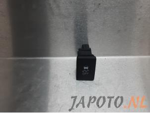 Used ESP switch Toyota iQ 1.0 12V VVT-i Price € 9,99 Margin scheme offered by Japoto Parts B.V.