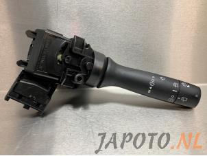 Używane Przelacznik wycieraczki Toyota iQ 1.0 12V VVT-i Cena € 29,95 Procedura marży oferowane przez Japoto Parts B.V.