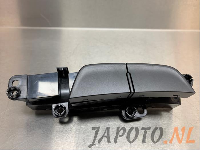 Używane Przelacznik Hyundai Kona (OS) 1.6 GDi Hybrid 16V Cena € 73,45 Procedura marży oferowane przez Japoto Parts B.V.