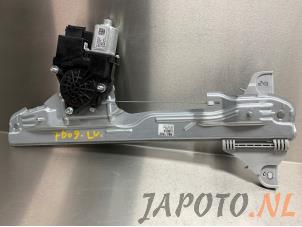 Begagnade Fönstermekanism, 4-dörrars, vänster fram Hyundai Kona (OS) 1.6 GDi Hybrid 16V Pris € 49,95 Marginaltabell erbjuds av Japoto Parts B.V.