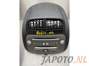 Usagé Radio/Lecteur CD Daihatsu Sirion 2 (M3) 1.3 16V DVVT Prix € 79,95 Règlement à la marge proposé par Japoto Parts B.V.