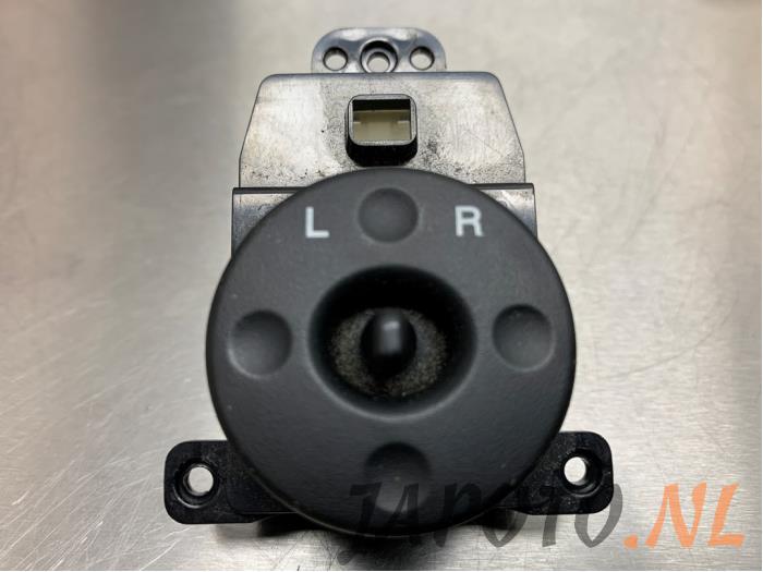 Używane Przelacznik lusterka Hyundai Accent 1.4i 16V Cena € 15,70 Procedura marży oferowane przez Japoto Parts B.V.