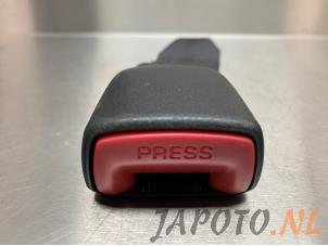 Used Rear seatbelt buckle, right Suzuki Swift (ZA/ZC/ZD1/2/3/9) 1.3 VVT 16V Price € 14,95 Margin scheme offered by Japoto Parts B.V.