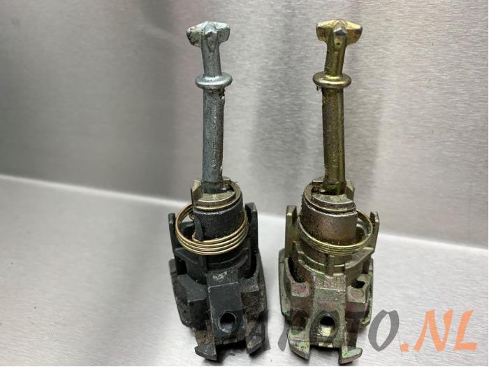 Ignition lock + computer from a Toyota Camry (CV30) 2.4i 16V VVT-i 2002