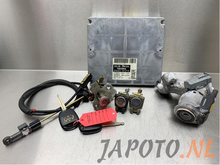 Used Ignition lock + computer Toyota Camry (CV30) 2.4i 16V VVT-i Price € 104,95 Margin scheme offered by Japoto Parts B.V.