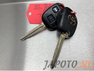 Ignition lock + computer from a Toyota Camry (CV30) 2.4i 16V VVT-i 2002