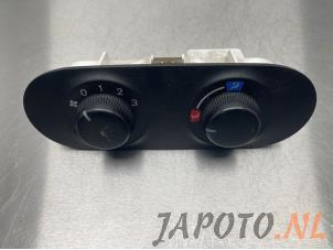 Usados Panel de control de calefacción Mazda MPV (LW19/69) 2.3 16V Precio € 24,95 Norma de margen ofrecido por Japoto Parts B.V.