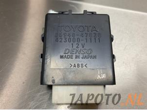 Used Wiper module Toyota Prius (ZVW3) 1.8 16V Price € 34,95 Margin scheme offered by Japoto Parts B.V.
