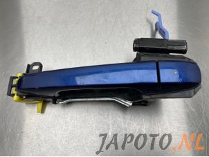 Usagé Poignée de porte arrière gauche Toyota Prius (ZVW3) 1.8 16V Prix € 19,95 Règlement à la marge proposé par Japoto Parts B.V.