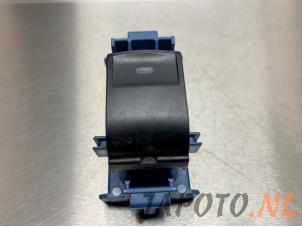 Used Electric window switch Toyota Verso 2.0 16V D-4D-F Price € 30,19 Inclusive VAT offered by Japoto Parts B.V.
