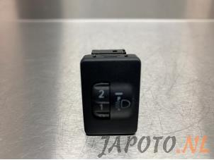 Usados Interruptor faro lhv Toyota Verso 2.0 16V D-4D-F Precio € 12,04 IVA incluido ofrecido por Japoto Parts B.V.
