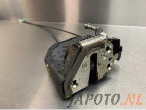 Used Front door lock mechanism 4-door, right Toyota Verso 2.0 16V D-4D-F Price € 60,44 Inclusive VAT offered by Japoto Parts B.V.