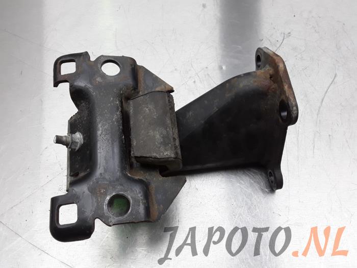 Engine mount from a Nissan Navara (D40) 2.5 dCi 16V 4x4 2009