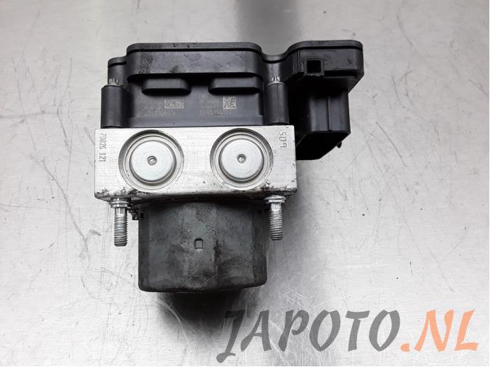ABS Pumpe van een Suzuki Swift (ZA/ZC/ZD) 1.2 16_ 2015