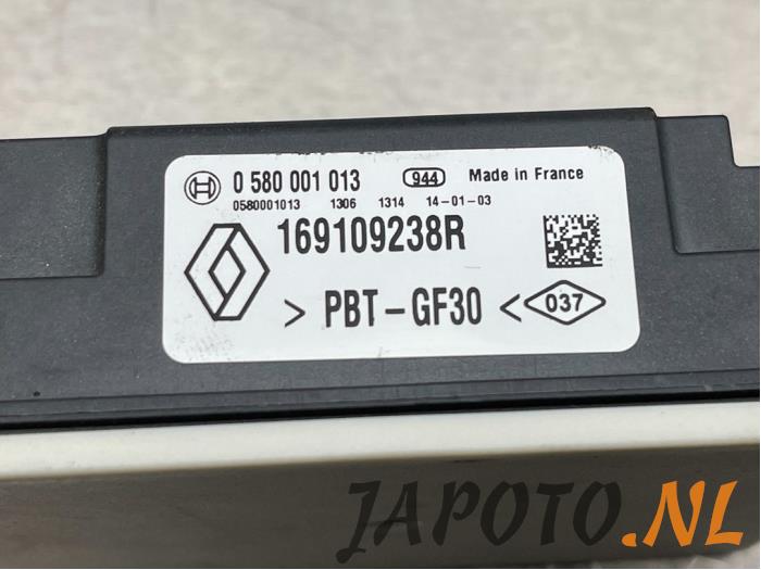 Fuel pressure regulator from a Nissan Qashqai (J11) 1.5 dCi DPF 2014