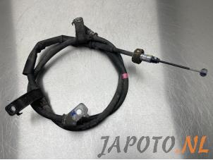 Usados Cable de freno de mano Hyundai i10 (B5) 1.0 12V Precio € 9,99 Norma de margen ofrecido por Japoto Parts B.V.