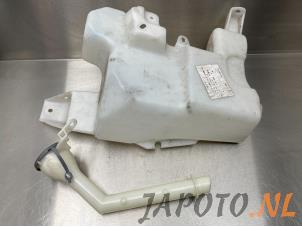 Usagé Réservoir lave-glace avant Nissan Qashqai (J11) 1.6 DIG-T 163 16V Prix € 24,95 Règlement à la marge proposé par Japoto Parts B.V.