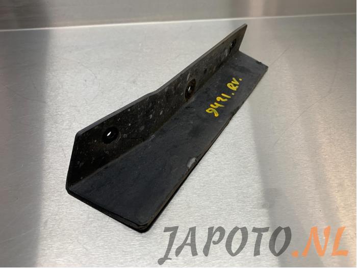 Front bumper, right-side component from a Nissan Qashqai (J11) 1.6 DIG-T 163 16V 2015