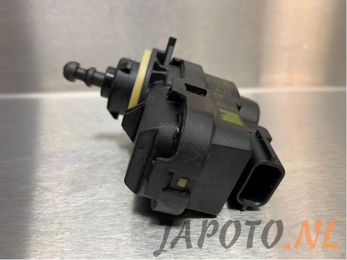 Headlight motor from a Nissan Qashqai (J11) 1.6 DIG-T 163 16V 2015