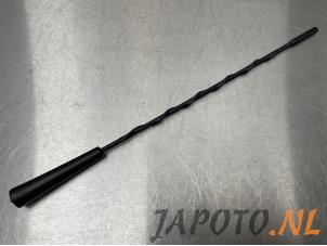 Używane Bat anteny Nissan Note (E12) 1.2 68 Cena € 9,95 Procedura marży oferowane przez Japoto Parts B.V.