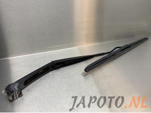 Używane Ramie wycieraczki przedniej Kia Rio IV (YB) 1.0i T-GDi 100 12V Cena € 19,95 Procedura marży oferowane przez Japoto Parts B.V.