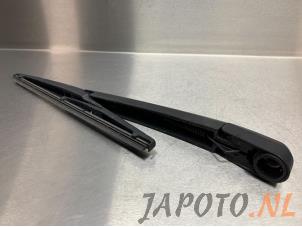 Gebrauchte Scheibenwischerarm hinten Kia Rio IV (YB) 1.0i T-GDi 100 12V Preis € 19,95 Margenregelung angeboten von Japoto Parts B.V.