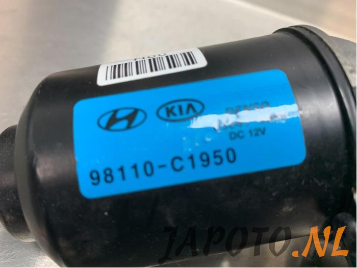 Silnik wycieraczek przednich z Kia Rio IV (YB) 1.0i T-GDi 100 12V 2018