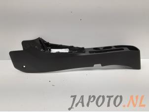 Gebrauchte Mittelkonsole Kia Rio IV (YB) 1.0i T-GDi 100 12V Preis € 34,99 Margenregelung angeboten von Japoto Parts B.V.