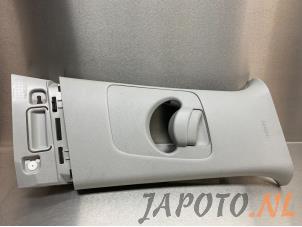 Usagé Montant centre droit Kia Rio IV (YB) 1.0i T-GDi 100 12V Prix € 19,95 Règlement à la marge proposé par Japoto Parts B.V.