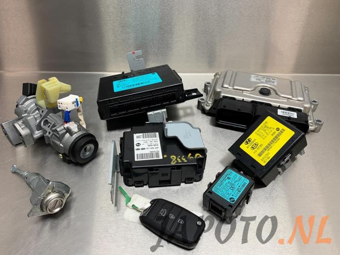 Used Ignition lock + computer Kia Rio IV (YB) 1.0i T-GDi 100 12V Price € 208,95 Margin scheme offered by Japoto Parts B.V.