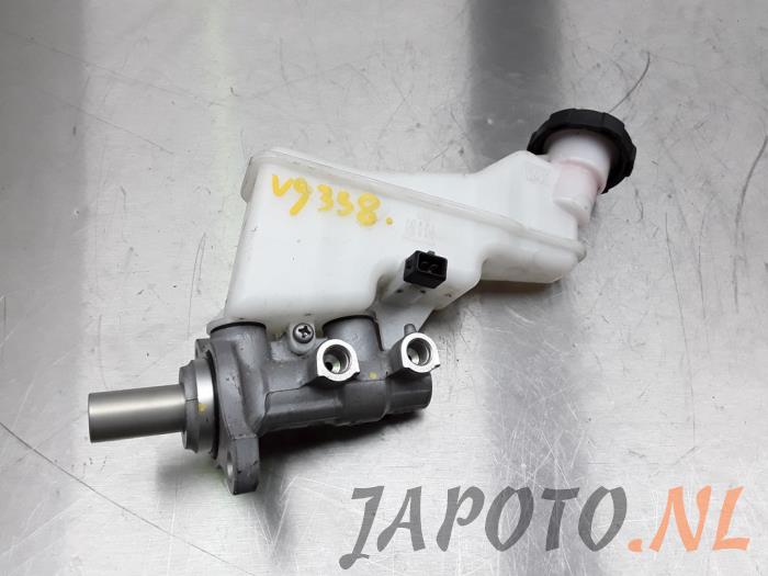 Master cylinder from a Kia Rio IV (YB) 1.0i T-GDi 100 12V 2018