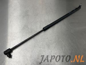 Używane Amortyzator gazowy lewy tyl Mazda 2 (DE) 1.3 16V S-VT High Power Cena € 9,95 Procedura marży oferowane przez Japoto Parts B.V.