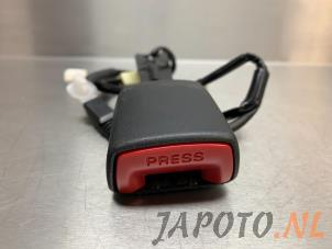 Usagé Insertion ceinture de sécurité avant droite Toyota RAV4 (A3) 2.2 D-4D-F 16V 4x4 Prix € 19,95 Règlement à la marge proposé par Japoto Parts B.V.
