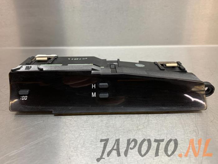 Używane Zegar Lexus GS (..S16) 430 4.3 32V VVT-i Cena € 41,95 Procedura marży oferowane przez Japoto Parts B.V.