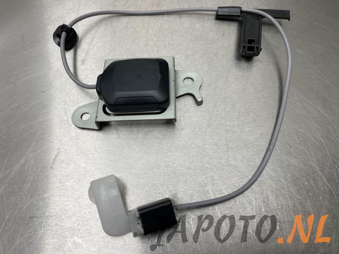 Używane Antena GPS Lexus GS (..S16) 430 4.3 32V VVT-i Cena € 30,45 Procedura marży oferowane przez Japoto Parts B.V.