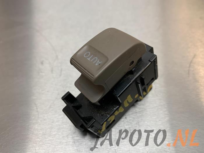Usados Interruptor de ventanilla eléctrica Lexus GS (..S16) 430 4.3 32V VVT-i Precio € 15,75 Norma de margen ofrecido por Japoto Parts B.V.