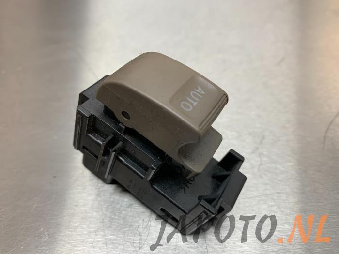 Usados Interruptor de ventanilla eléctrica Lexus GS (..S16) 430 4.3 32V VVT-i Precio € 15,75 Norma de margen ofrecido por Japoto Parts B.V.