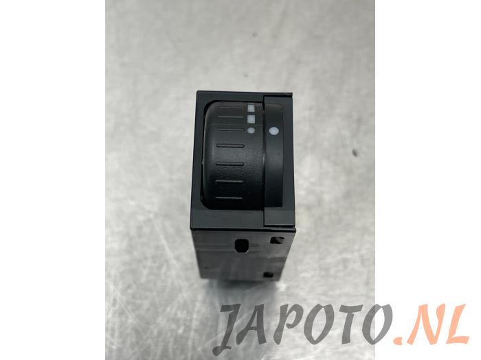 Używane Sciemniacz kokpitowy Subaru Forester (SH) 2.0 16V Cena € 15,74 Procedura marży oferowane przez Japoto Parts B.V.