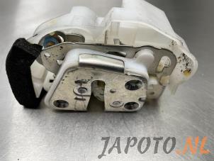 Usagé Serrure portière mécanique 4portes avant droite Subaru Forester (SH) 2.0 16V Prix € 59,95 Règlement à la marge proposé par Japoto Parts B.V.
