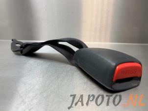 Używane Wtyk pasa bezpieczenstwa prawy tyl Honda FR-V (BE) 1.7 16V Cena € 24,95 Procedura marży oferowane przez Japoto Parts B.V.
