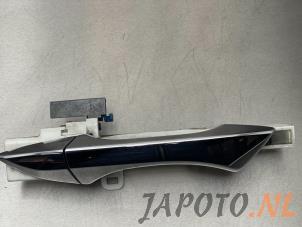 Używane Uchwyt drzwi prawych przednich wersja 4-drzwiowa Honda Accord Tourer (CW) 2.2 i-DTEC 16V Cena € 24,95 Procedura marży oferowane przez Japoto Parts B.V.