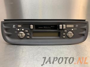 Używane Radio Nissan Almera Tino (V10M) 1.8 16V Cena € 19,99 Procedura marży oferowane przez Japoto Parts B.V.