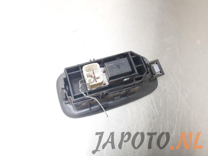 Electric window switch from a Lexus IS (E2) 200 2.0 24V 2001