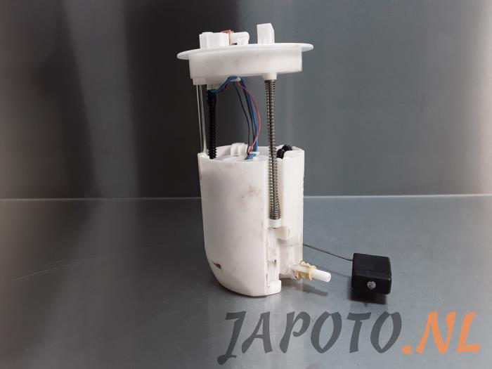 Petrol pump from a Subaru XV (GT/GX) 2.0 AWD 16V 2018