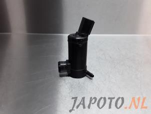 Used Rear screen washer pump Subaru Forester (SH) 2.0 16V Price € 14,95 Margin scheme offered by Japoto Parts B.V.